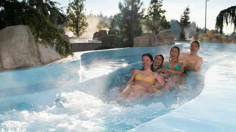 Menschen im Lazy River