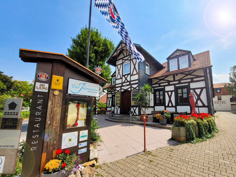 Bad Königshofen Hotel Vierjahreszeiten aussen Außenansicht