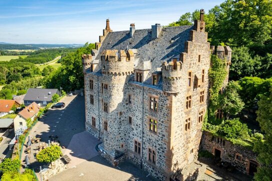 Burg außen 1
