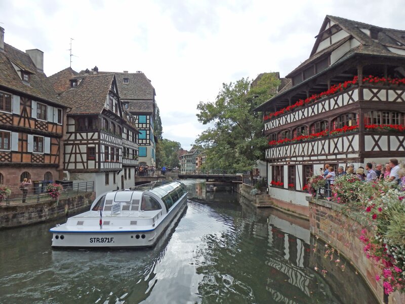 Bootsfahrt auf der Ill in Straßburg – Petite France vom Wasser aus