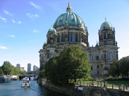 Dom von hinten ohne c pixabay