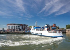 hafenrundfahrt-mit-der-ms-harle-kurier