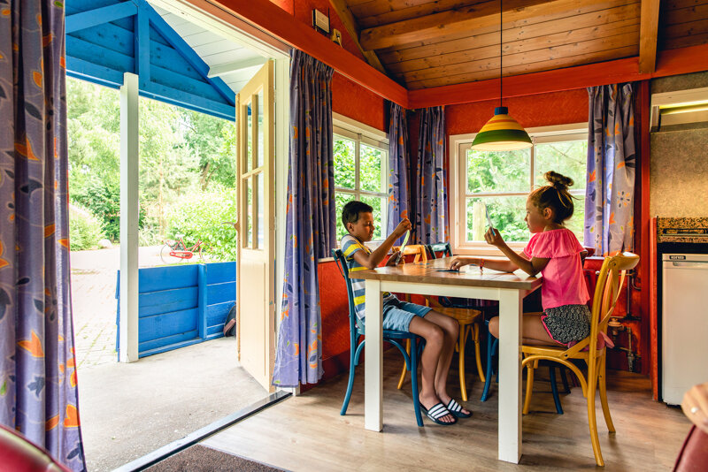 Hacienda binnen kinderen aan tafel