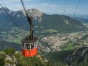 Bergbahn, Therme und immer die Alpen im Blick