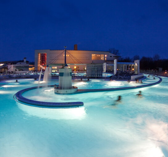 Bad Füssing Therme Stroemungskanal-mit-Nymhum-3