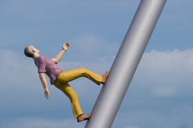 5019 Himmelsstuermer - Man walking to the sky 1024