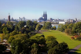 Rheinpark mit Domblick c Köln Tourismus GmbH Dieter Jacobi