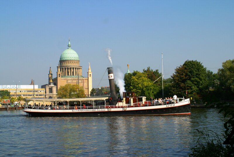 Weiße Flotte im Hafen Potsdam
