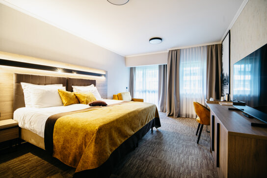 Doppelzimmer in dunklen Farben