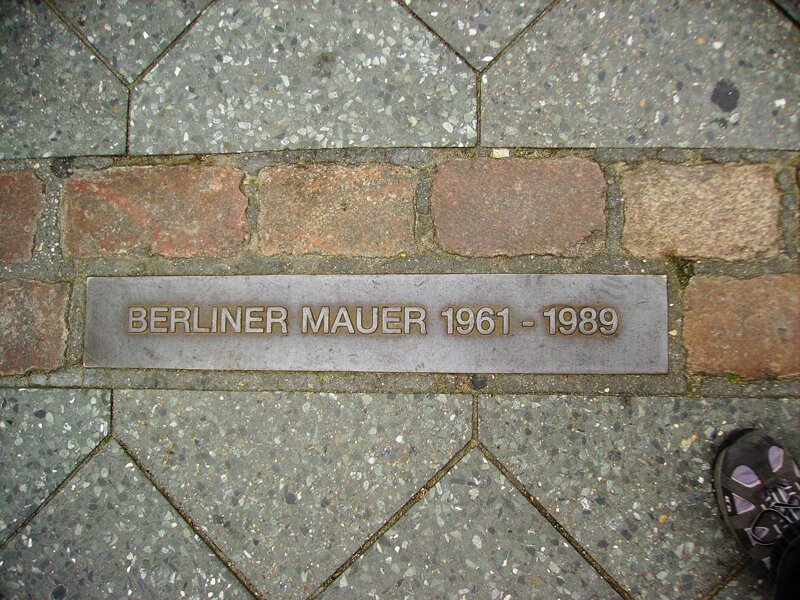 Mauerdenkmal ohne c pixabay