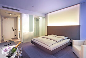 09aInnsideDusseldorfDerendorf-INNSIDE Guestroom