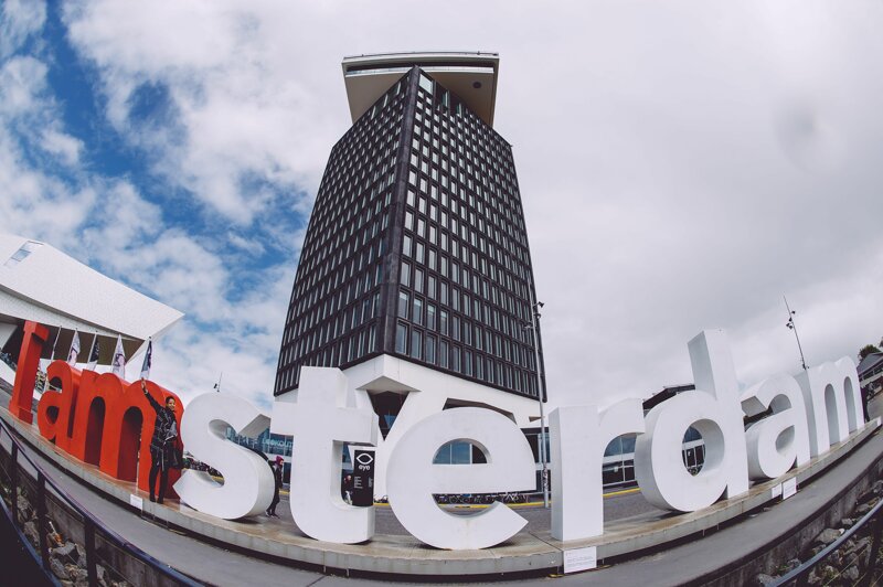 I amsterdam vor dem Bahnhof