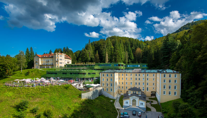 Außenanlage der Rimske Terme im Savinja-Tal Slowenien