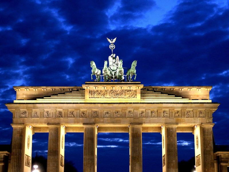 Berliner Tor beleuchtet