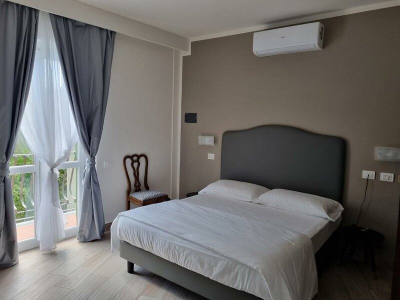 Doppelzimmer mit Holzdecke