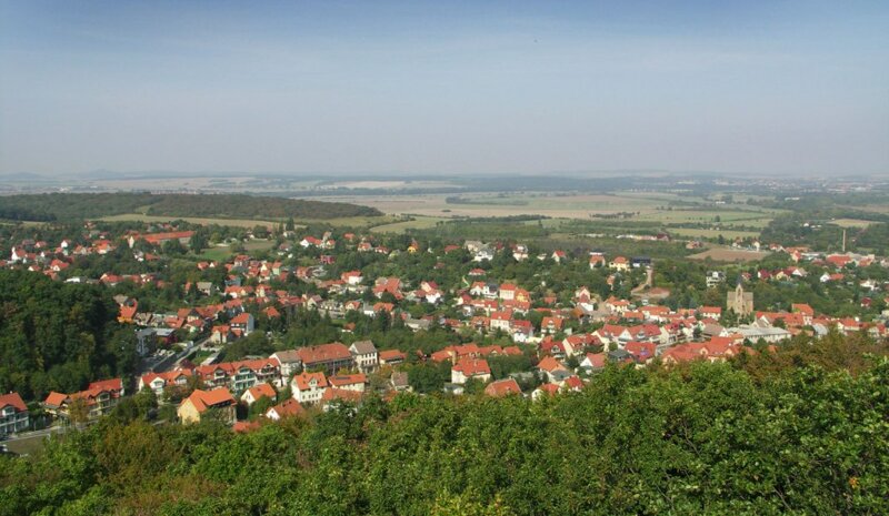 Blick vom Preußenturm auf Bad Suderode und die Harzlandschaft