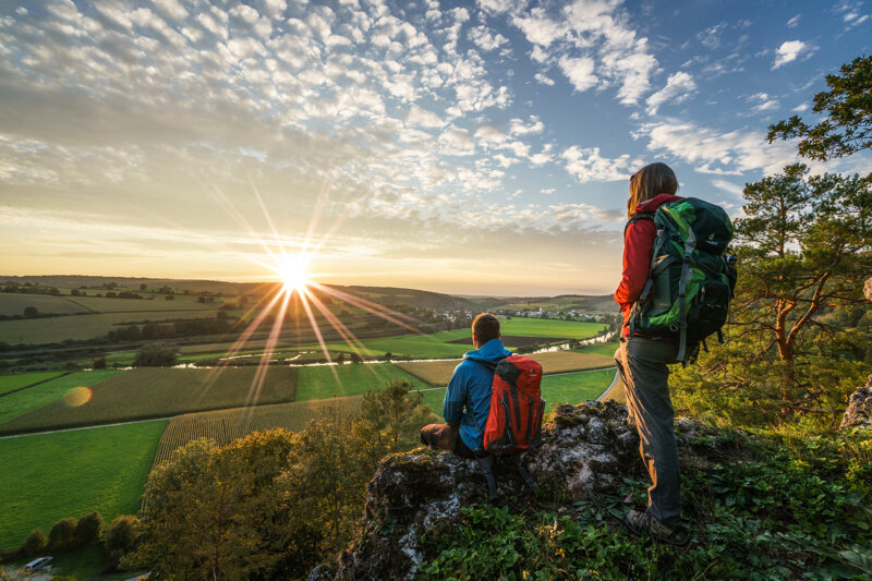 Wanderer auf dem Altmühltal-Panoramaweg