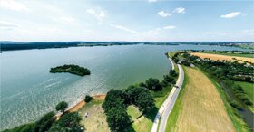 Altmühlsee Luftaufnahme c Archiv Tourismusverband Fränkisches Seenland und seiner Partner, multimaps360°, Arnu Schaller