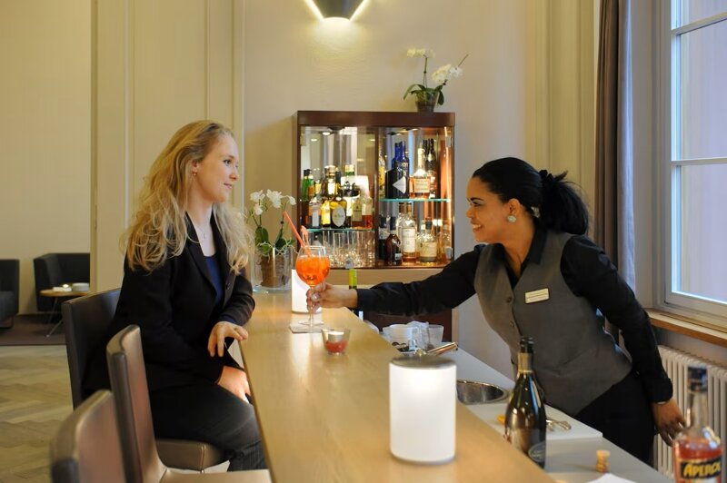 Lobbybar 1