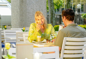 Paar auf der Terrasse