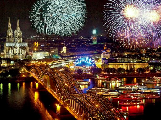 Mit Schiff, Bus und Kölsch ins neue Jahr feiern