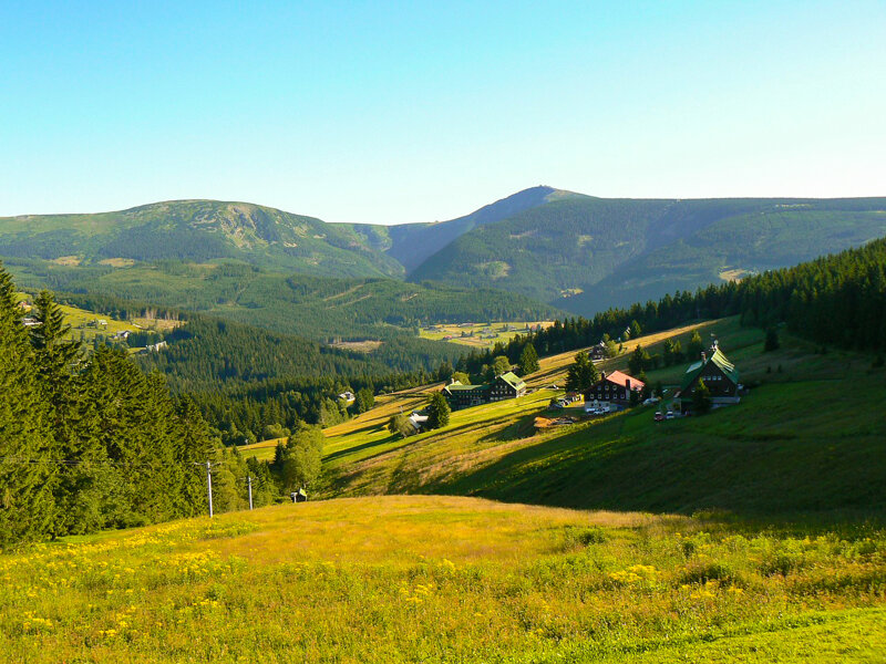 Schneekoppe und Landschaft im Riesengebirge Krkonoše