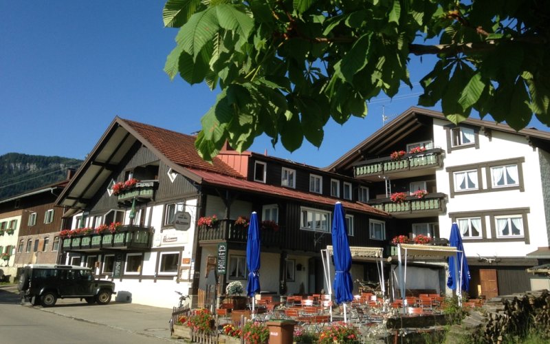 Sonderdorf Der Bergbauernwirt aussen Außenansicht