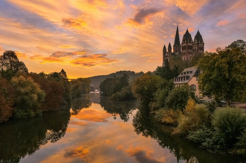 Lahn und Dom in romantischer Abendstimmung