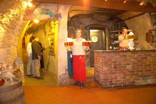 Felsenrestaurant Bedienung