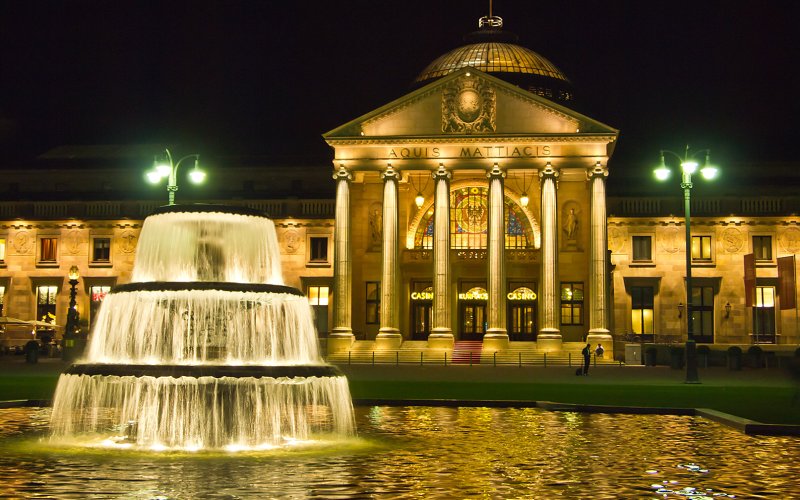Kurhaus Wiesbaden mit Kaskadenbrunnen