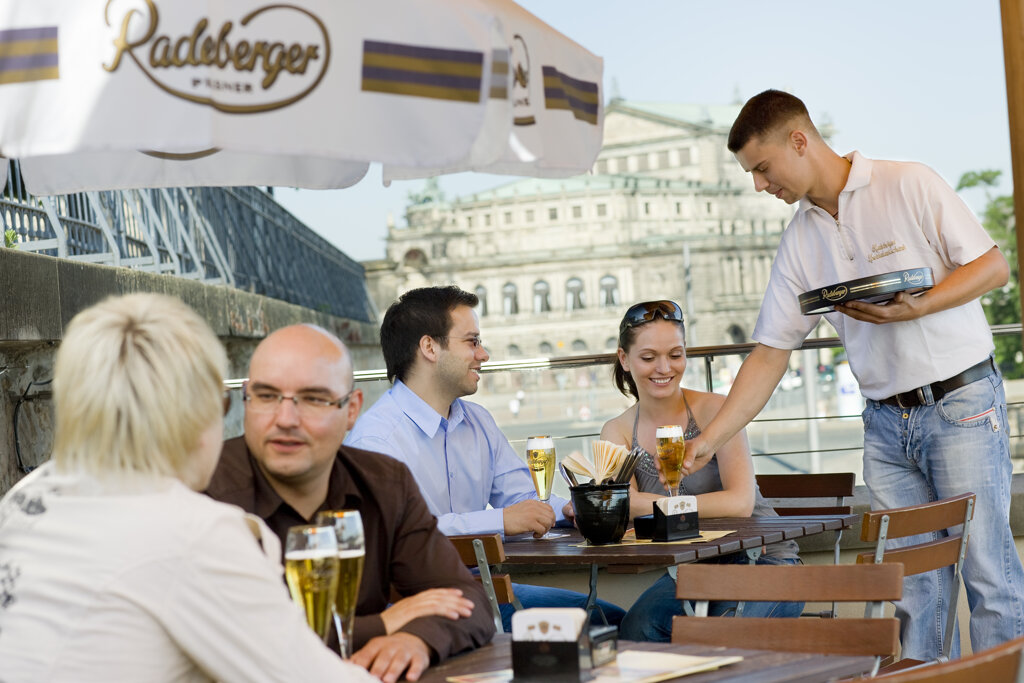 Biergarten Dresden Elbe c Radeberger Gruppe KG, Frankfurt
