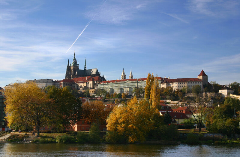 Blick auf die Prager Burg (Hradschin) – Wahrzeichen der tschechischen Hauptstadt