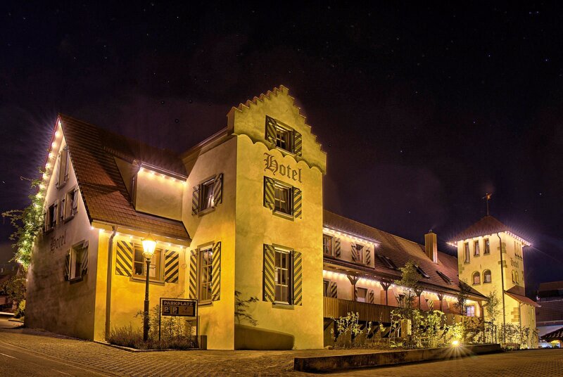 Außenaufnahme Türme bei Nacht