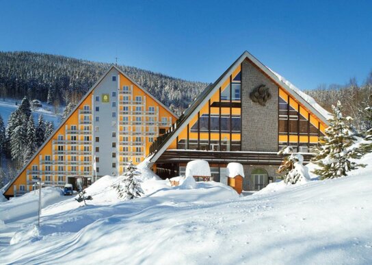 Spindlermühle Pinia Hotel & Resort im Schnee