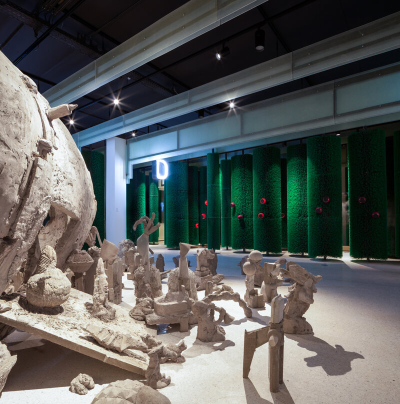 GRIMMWELT Kassel – die Märchenbombe als begehbares Kunstobjekt