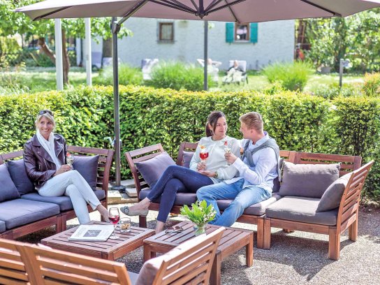 Gäste auf der Terasse