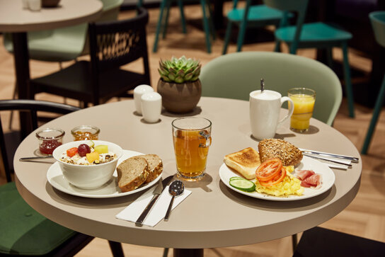 gedeckter Frühstückstisch