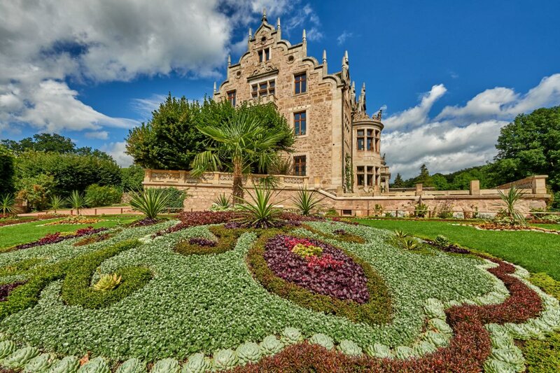 Schloss Altenstein mit Prachtbeet