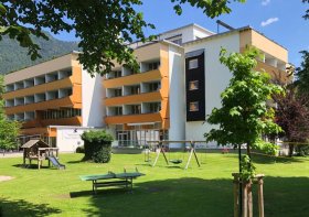 Außenansicht mit Kurpark 1