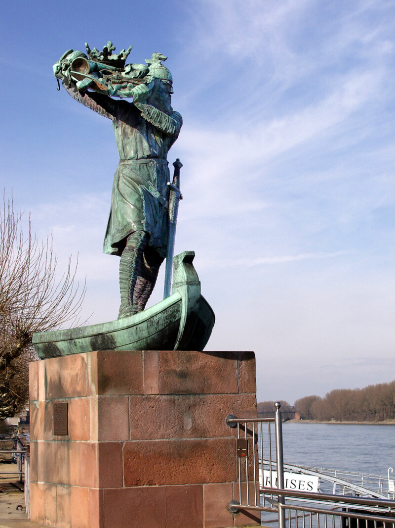 Hagendenkmal in Worms – Nibelungenfigur an der Rheinpromenade