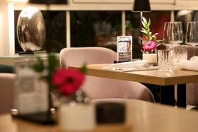 AJ240916 Restaurant 67