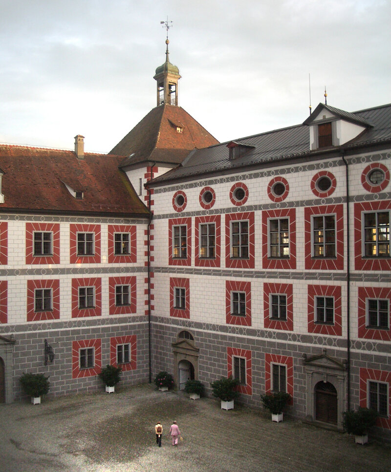 Schloss Wolfegg, Innenhof – © Andreas Praefcke, Wikimedia Commons