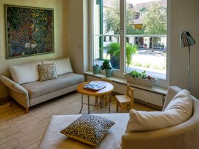 P1100390-HDR Foyer lr