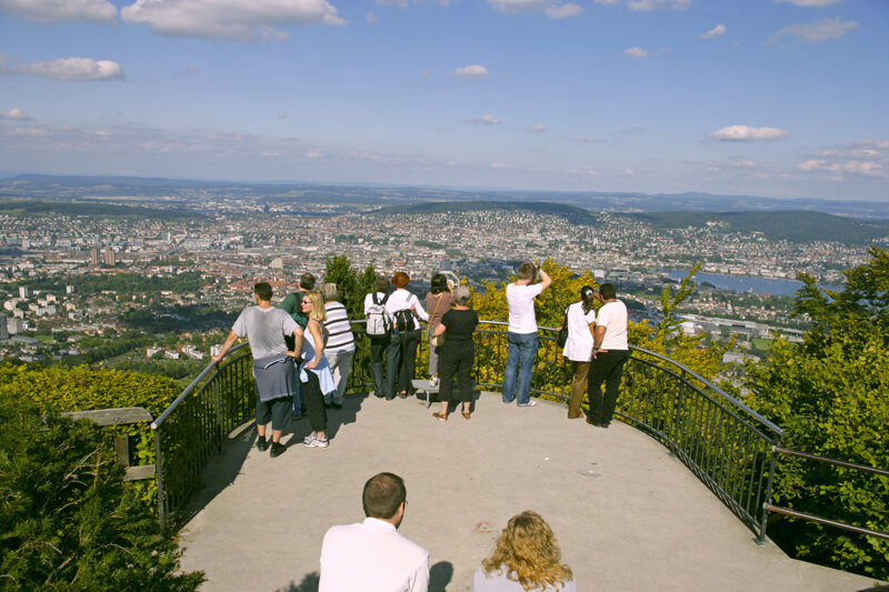 Uetliberg Aussichtsturm mit Blick auf Zürich