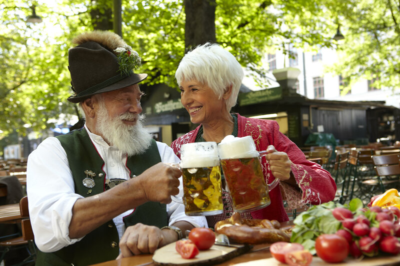 Münchner Biergarten – typisch bayerisches Flair im Urlaub genießen