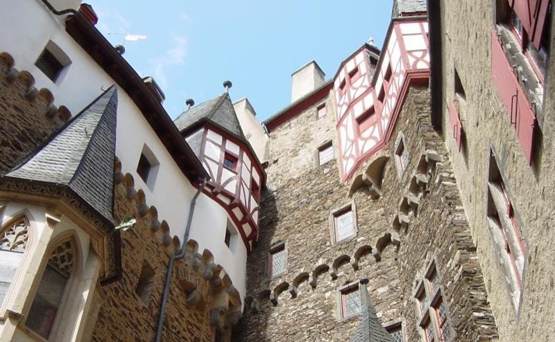 Burghof Bug Eltz