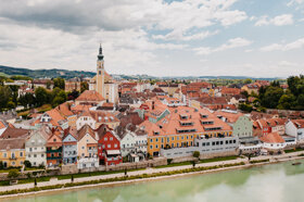 Stadtansicht mit Inn 1