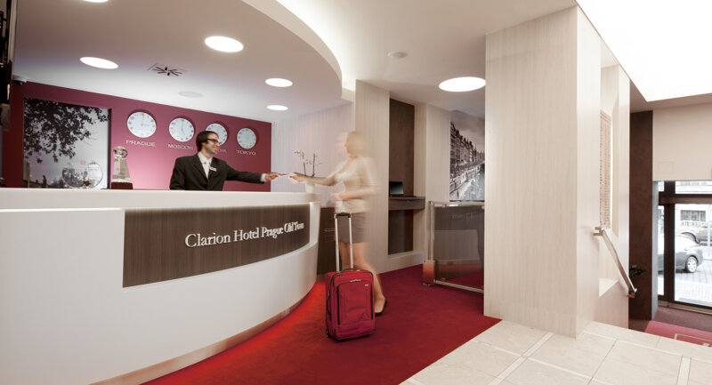 Rezeption im Clarion Hotel Old Town