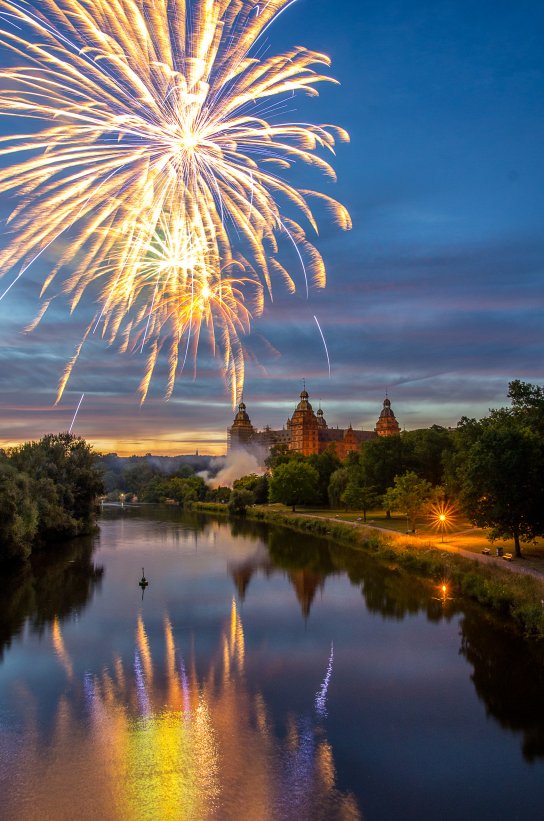 AB Schloss mit Feuerwerk T.Benzin