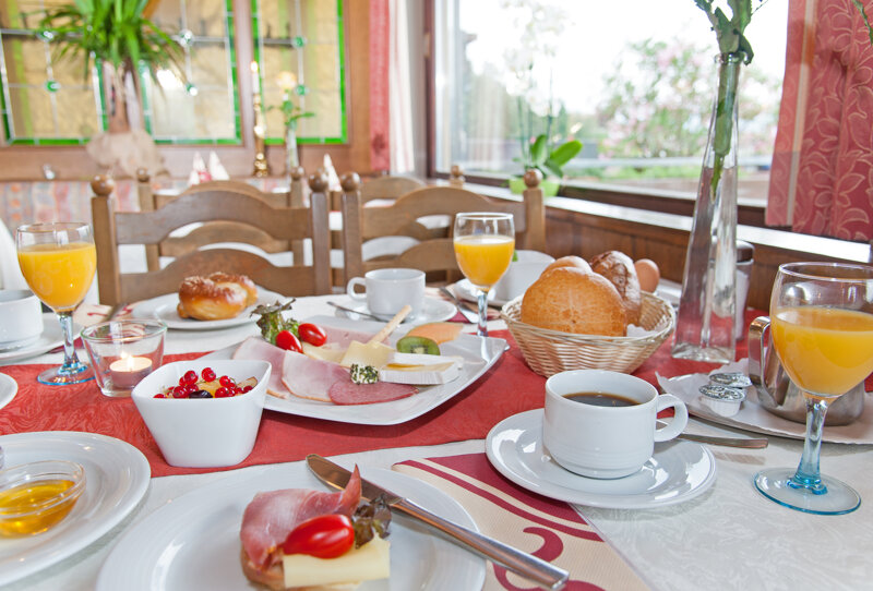 gedeckter Frühstückstisch